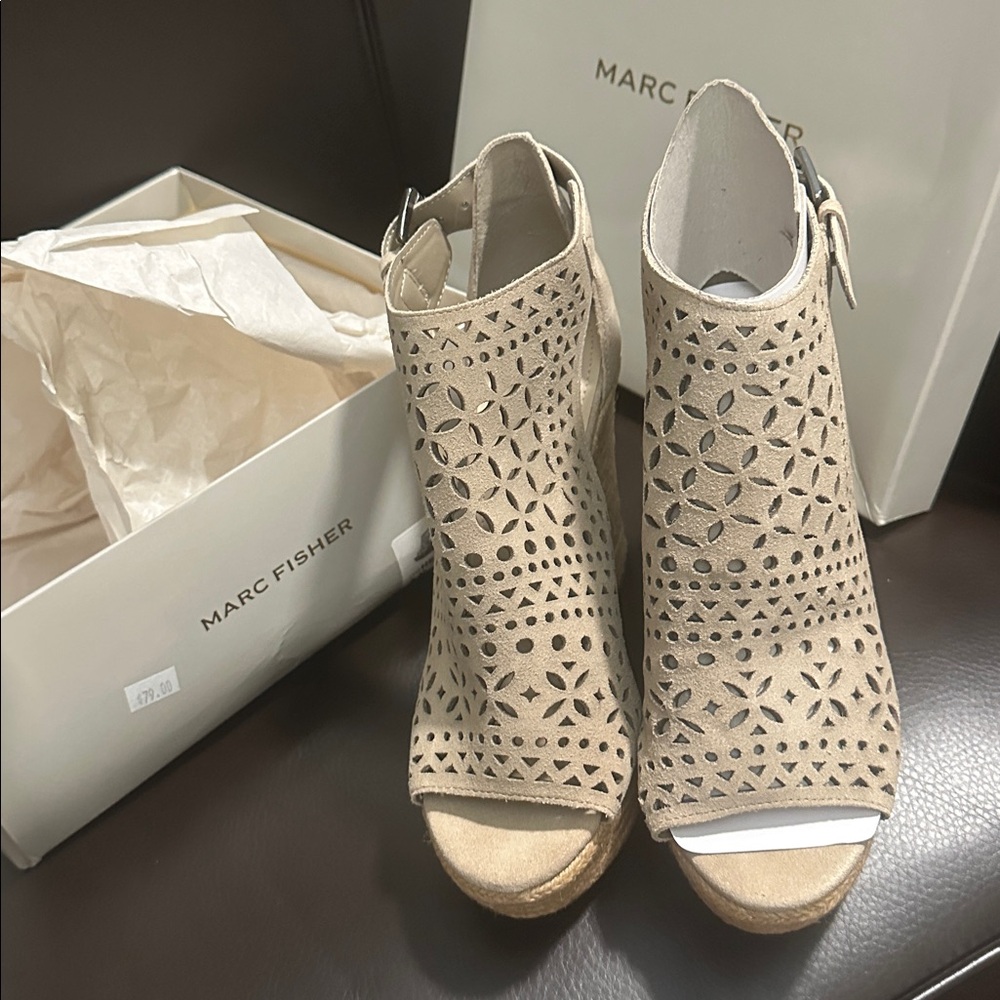 Women’s Marc Fisher Helda Wedges Dark Natural Suede